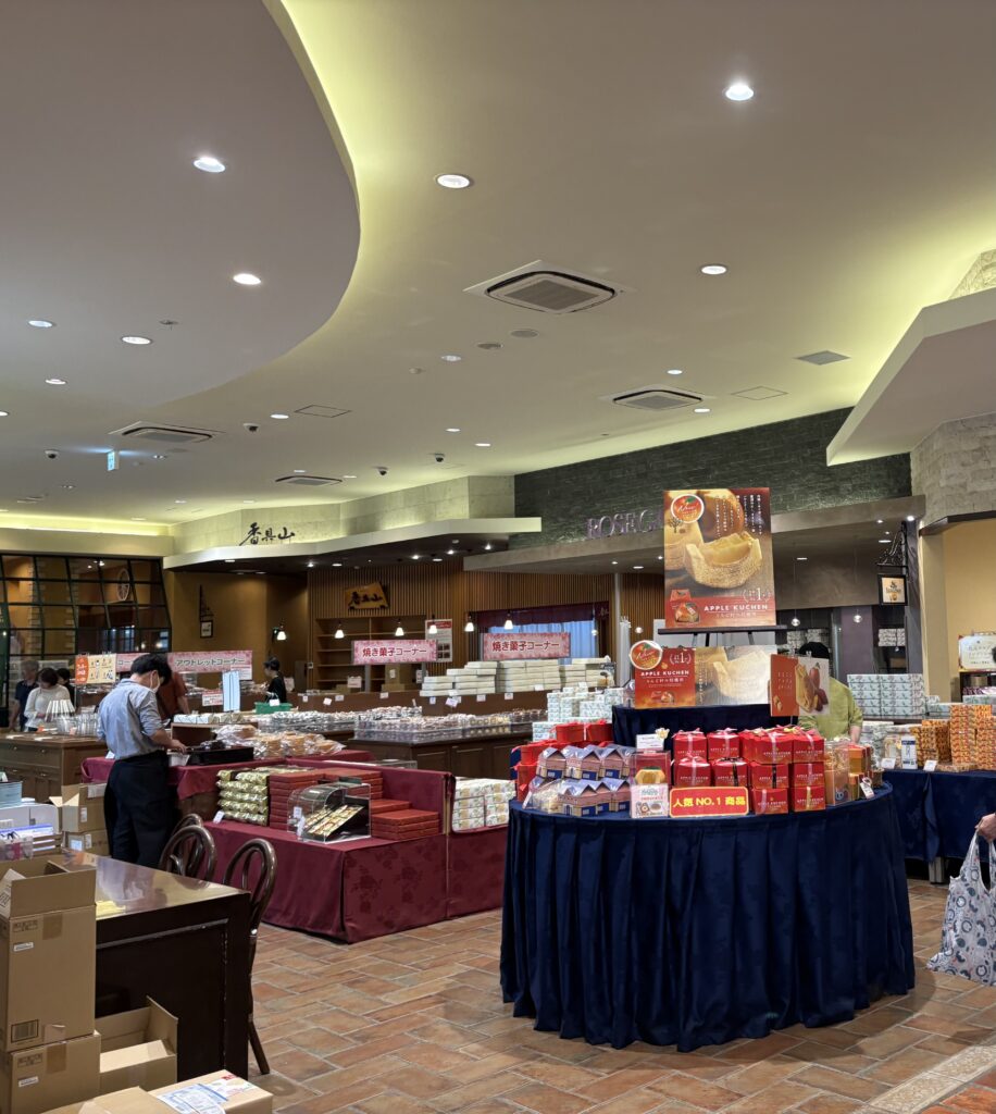 花園フォレスト店内の売り場