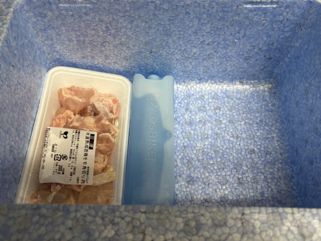 ヨシケイ カットミール 野菜と肉が仕切られた状態
