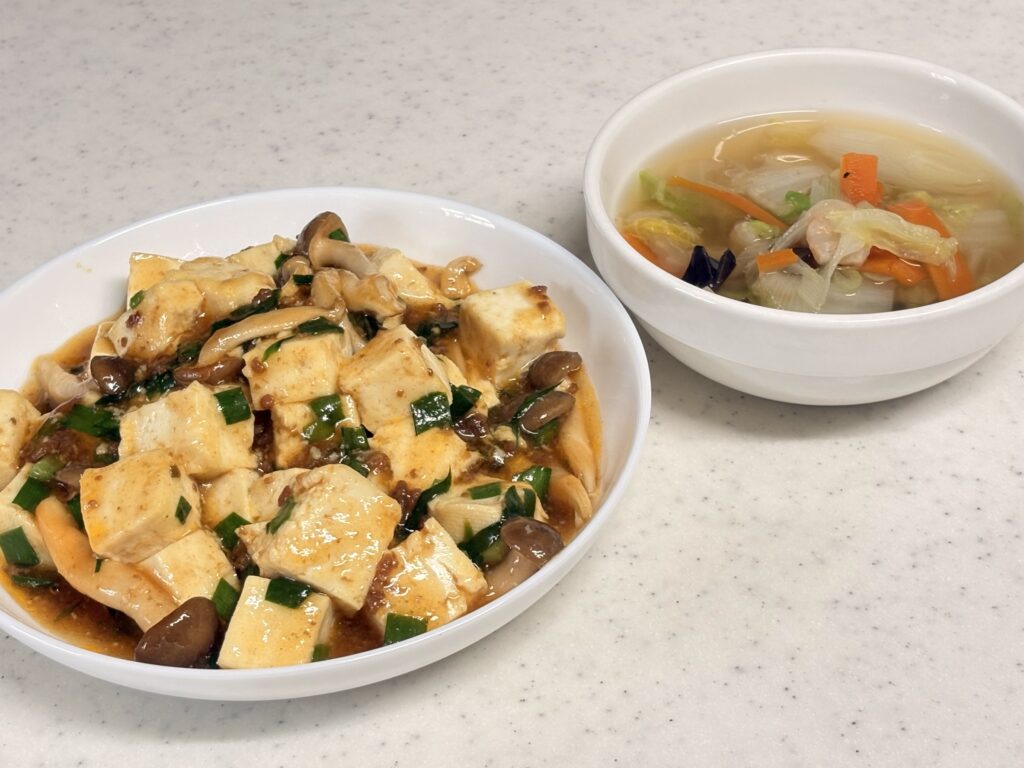 ヨシケイ カットミール 麻婆豆腐とスープ